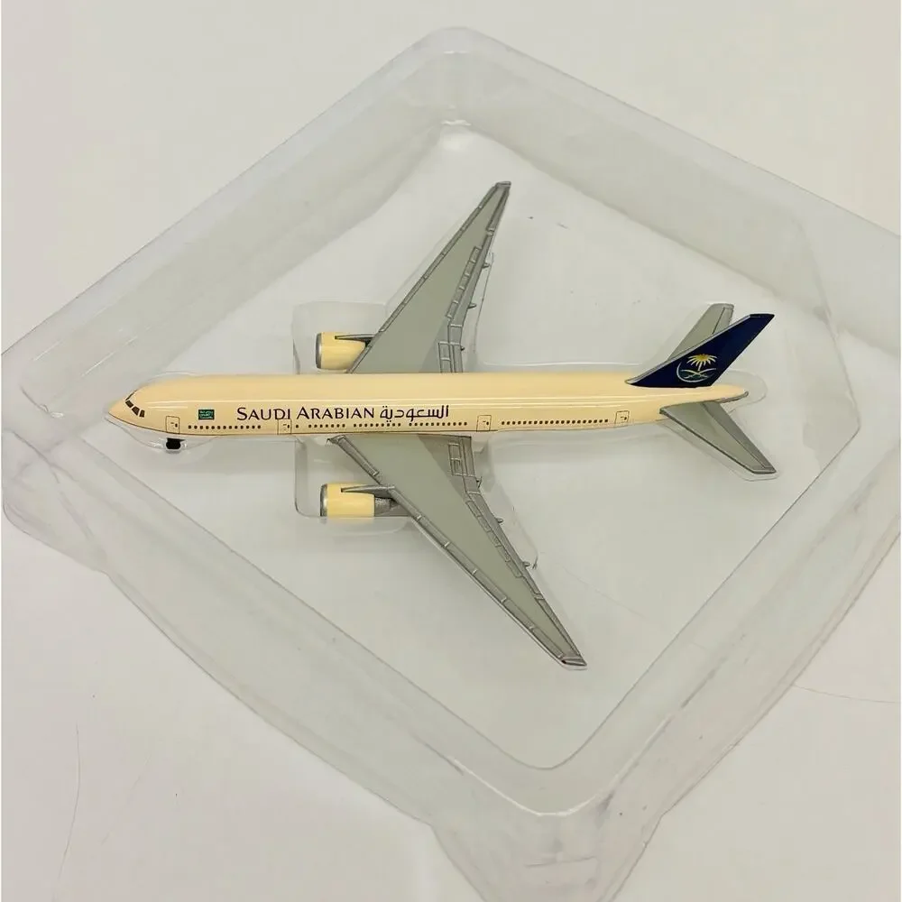 Herpa Wings 1:500 Saudi Arabian Airlines Boeing 777-200 Diecast 506373 New